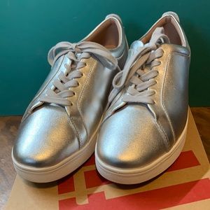 Women’s 7.5 Fitflop sneakers